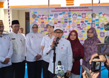 Menko Bidang Pemberdayaan Masyarakat Muhaimin Iskandar saat menghadiri peluncuran sekolah