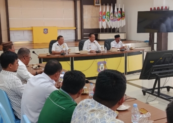 Gubernur Gorontalo Gusnar Ismail saat menerima kunjungan Wakil Bupati Pohuwato bersama rombongan di Aula Rujab Gubernur,