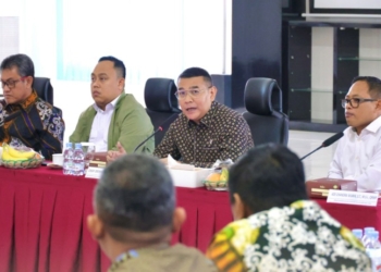 Wamen Ossy Dermawan saat memberikan arahan fi Kantor