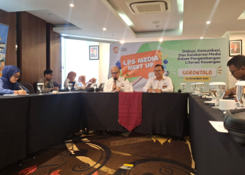 Kepala Kantor Perwakilan LPS III - Sulawesi, Maluku, Papua Fuad Zaen bersama Deputi Kepala Kantor Perwakilan LPS III - Sulawesi, Maluku, Papua, Prayitno Amigoro saat berdiskusi dengan media di Gorontalo.