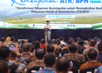 Menteri ATR/BPN Nusron Wahid saat membuka Rakernas 2025