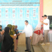 Penyerahan bantuan bagi penerima manfaat oleh Gubernur Gorontalo, Gusnar Ismail.(f.dok.pimpinan)