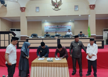 Rapat paripurna dalam rangka persetujuan Perda RTRW Kabupaten Boalemo.(f.istimewa)