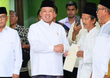 Menteri Nusron Wahid serahkan settipikat