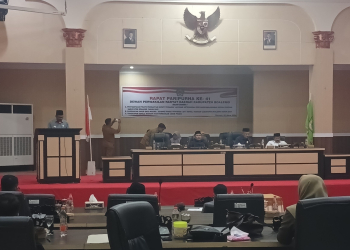 Bupati Boalemo, Rum Pagau menyampaikan pidato pengantar LKPj tahun anggaran 2025 pada sidang paripurna DPRD Boalemo.