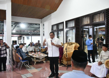 Anggota DPR RI, Rachmat Gobel menyampaikan beberapa pesannya saat buka puasa bersama Pemkab Boalemo.(f.dok.pimpinan)