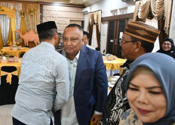 Bupati Boalemo, Rum Pagau bersama Wakil Bupati Lahmuddin Hambali mengadakan silaturahmi bersama Wakil Gubernur Idah Syahidah Habibie usai dari kediaman Gubernur Gorontalo Gusnar Ismail.(f.dok.pimpinan)