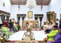 Bupati Boalemo, Rum Pagau didampingi Wabup Lahmuddin Hambali bersama Ketua DPRD, Karyawan Eka Putra Noho menggelar adat tanggeyamo guna menetapkan 1 Syawal 1.447 Hijriah.(f.dok.pimpinan)