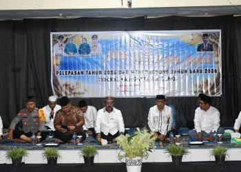 Bupati Boalemo, Rum Pagau bersama Forkopimda dan elemen masyarakat menyambut tahun baru 2026 dengan menggelar dzikir dan doa bersama.(f.dok)