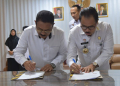 Bupati Boalemo, Rum Pagau bersama Kepala Kanwil Kemenkumham Gorontalo menandatangani kerjasama.(f.dok.pimpinan)