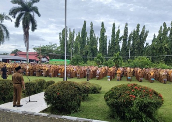 Bupati Boalemo, Rum Pagau memimpin apel awal tahun 2026 di halaman Kantor Bupati.(f.dok.pimpinan)