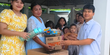 Christian Community di Tambang Emas Pani menggelar aksi sosial dengan menyalurkan 100 paket hampers untuk sesama umat Kristiani di wilayah Marisa