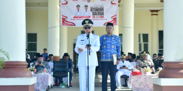 Bupati Saipul Mbuinga saat Pimpin upacara peringatan hari otonomi daerah