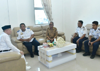 Bupati Pohuwato, Saipul A. Mbuinga, bersama Wakil Bupati, Iwan S. Adam, didampingi Tim Ahli Bupati, Edo Sijaya, menerima kunjungan silaturahmi sekaligus koordinasi dari Kepala Kantor Unit Penyelenggara Pelabuhan (UPP) Kelas III Tilamuta Wilayah Kerja Bumbulan