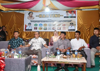 Suasana peringatan Hari Kartini digelar Pemdes dan Karang Taruna Desa Tapadaa.(f.dok)