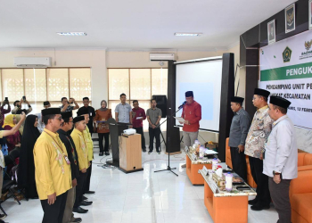 Wabup Boalemo, Lahmuddin Hambali mengukuhkan pendamping UPZ tingkat kecamatan se Kabupaten Boalemo.(f.dok.pimpinan)