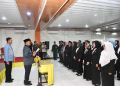 Bupati Boalemo, Rum Pagau melantik para kepala sekolah di lingkungan Kabupaten Boalemo.(f.dok.pimpinan)