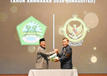 Bupati Boalemo, Rum Pagau menyerahkan LKPD tahun anggaran 2025 kepada Kepala BPK RI Perwakilan Provinsi Gorontalo.(f.dok.pimpinan)
