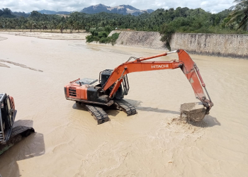 YR-TEAM menyiagakan alamat berat untuk melakukan pengerukan sedimentasi di Bendungan Taluduyunu