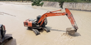 YR-TEAM menyiagakan alamat berat untuk melakukan pengerukan sedimentasi di Bendungan Taluduyunu