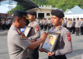 Kapolresta Gorontalo Kota Kombes Pol Suryono saat memimpin upacara PTDH terhadap 2 anggota polri yang melakukan pelanggaran berat dan mencederai nama baik institusi.