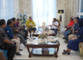 Gubernur Gusnar Ismail saat beraudiensi dengan Jurnalis Gorontalo.