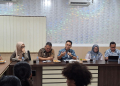 Kepala Dinas ESDM Wardoyo Pongoliu dan sejumlah pimpinan OPD dalam konferensi pers menjelaskan tahapan penerbitan IPR