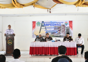 Wakil Bupati Boalemo, Lahmuddin Hambali memberikan sambutan pada kegiatan sosialisasi ABPEDSI Kabupaten Boalemo.(f.dok.pimpinan)