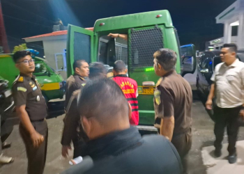 Tersangka digiring menuju rumah tahanan-f.hm
