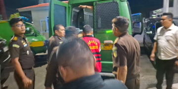 Tersangka digiring menuju rumah tahanan-f.hm