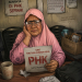 Foto : Nenek Farida (74) korban PHK Sepihak oleh Ko Lay.