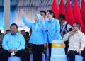 Momen Gubernur Maluku Utara, Sherly Tjoanda dan Wagub Gorontalo, Idah Syahidah Ruslie Habibie saat menyapa masyarakat Gorontalo dan ribuan peserta PENAS XVII. (sumber Foto : Kominfo)
