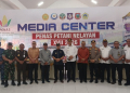 Foto bersama Gubernur Gorontalo Gusnar Ismail bersama rombongan usai meninjau kesiapan Penas 2026