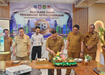 Kadis Naker ESDM dan Transmigrasi Gorontalo Wardoyo Mansur Pongoliu saat menghadiri kegiatan Peringatan Hari Lahir Pengawasan Ketenagakerjaan ke-78 tingkat Provinsi Gorontalo.