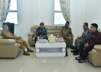 Bupati Saipul Mbuinga saat menerima kunjungan Komandan Pangkalan TNI Angkatan Laut (Danlanal) Gorontalo