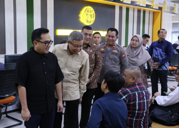 Wamen ATR/BPN Ossy Dermawan saat meninjau Kantah