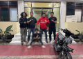 Pelaku Curanmor saat diringkus polisi.