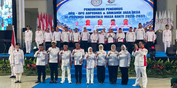 Foto bersama usai pembacaan ikrar sumpah pengukuhan