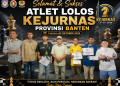 Ketua Percasi Provinsi Gorontalo, Beni Nento foto bersama para atlet yang berhasil sabet juara