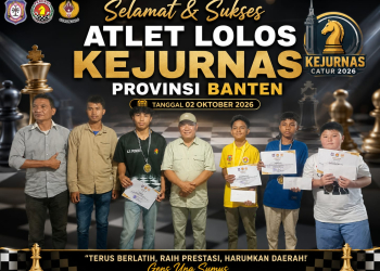 Ketua Percasi Provinsi Gorontalo, Beni Nento foto bersama para atlet yang berhasil sabet juara