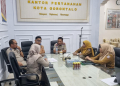 Kabid Pertanahan PUPR-PKP Provinsi Gorontalo Zakiya Baserewan saat mendatangi Kantor Pertanahan Kota Gorontalo.