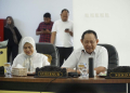 Gubernur Gorontalo Gusnar Ismail didampingi Wagub Idah Syahidah Rusli Habibie saat memimpin rapat Pemerintahan.