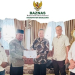 Ketua Baznas Kabupaten Boalemo, Mus Moha disaksikan Wakil Bupati Boalemo Lahmuddin Hambali menerima sertifikat hasil audit dengan opini WTP.(f.istimewa)