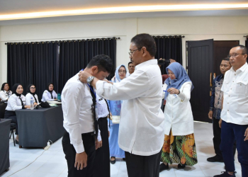 Bupati Boalemo, Rum Pagau didampingi Wabup Lahmuddin Hambali membuka kegiatan Diklat bagi calon kepala sekolah jenjang TK, SD dan SMP di Kabupaten Boalemo.(f.dok.pimpinan)
