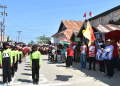 Bupati Boalemo, Rum Pagau melepas peserta lomba gerak jalan dalam rangka memeriahkan HUT RI ke 81.(f.dok.pimpinan)