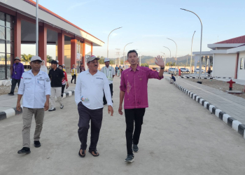Bupati Boalemo, Rum Pagau meninjau fasilitas sekolah rakyat terintegrasi di Kecamatan Wonosari.(f.dok.pimpinan)
