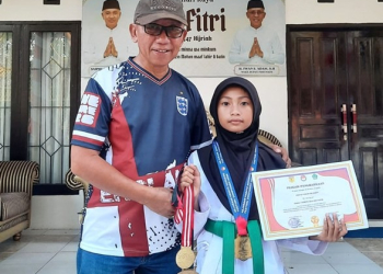 Wabup Iwan Adam bersama salah satu atlet muda berprestasi