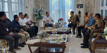Gubernur Gorontalo Gusnar Ismail saat menerima audiensi PLN