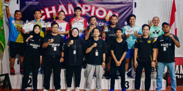 Foto bersama panitia dan peserta juara
