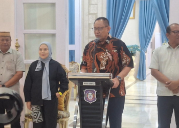 Gubernur Gorontalo Gusnar Ismail saat memaparkan proyeksi R-APBD di tahun 2027.